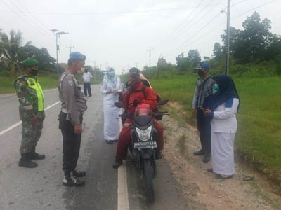 Posko Covid-19 Kerinci Kanan Lakukan Pengecekan Suhu bagi Pengendara yang Melintas